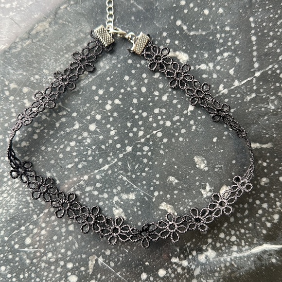 Flower Choker  Necklace - Picture 4 of 7